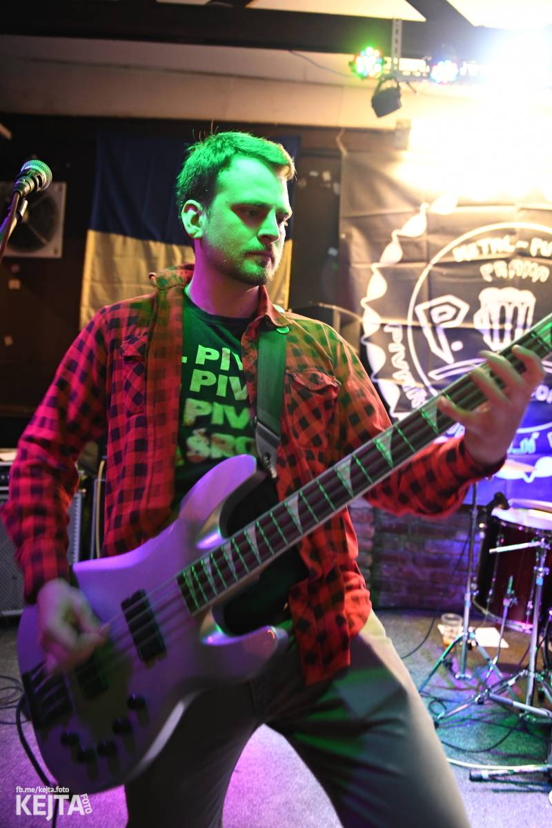 P.U.M. řádně zapili své nové album Ostuda punku, Modrá Vopice praskala ve švech