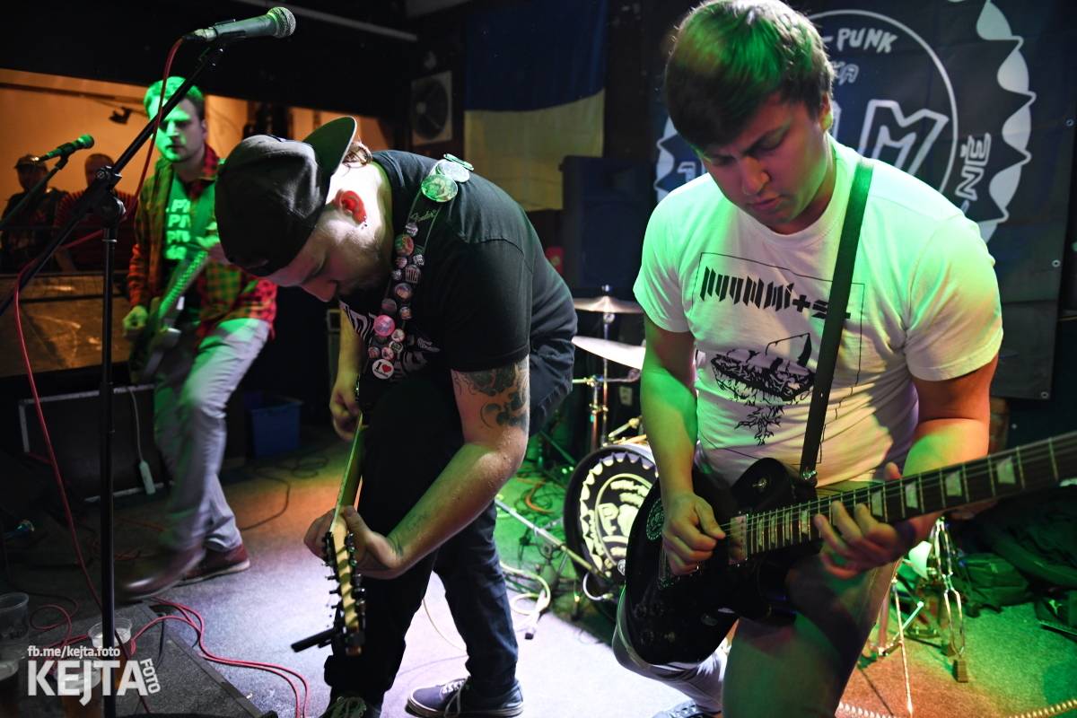 P.U.M. řádně zapili své nové album Ostuda punku, Modrá Vopice praskala ve švech