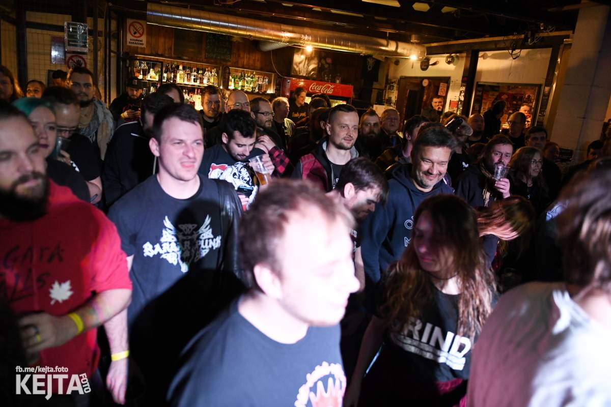 P.U.M. řádně zapili své nové album Ostuda punku, Modrá Vopice praskala ve švech