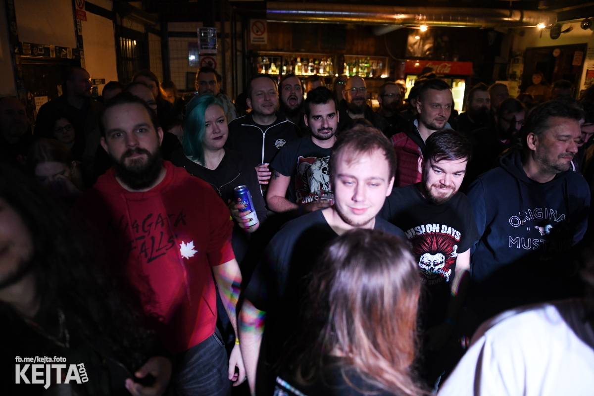 P.U.M. řádně zapili své nové album Ostuda punku, Modrá Vopice praskala ve švech