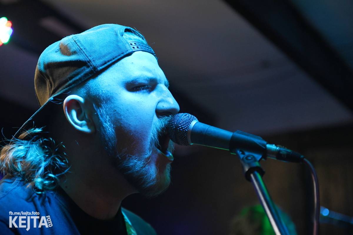 P.U.M. řádně zapili své nové album Ostuda punku, Modrá Vopice praskala ve švech