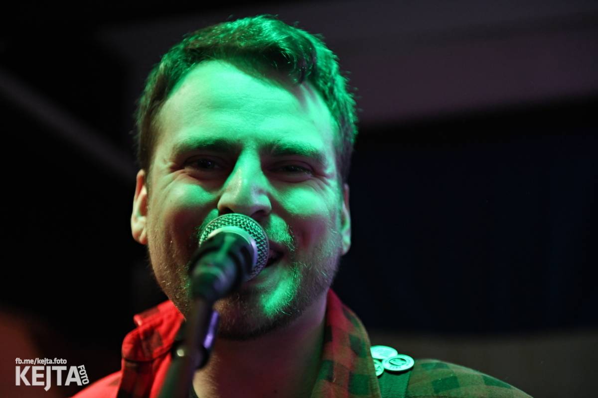 P.U.M. řádně zapili své nové album Ostuda punku, Modrá Vopice praskala ve švech