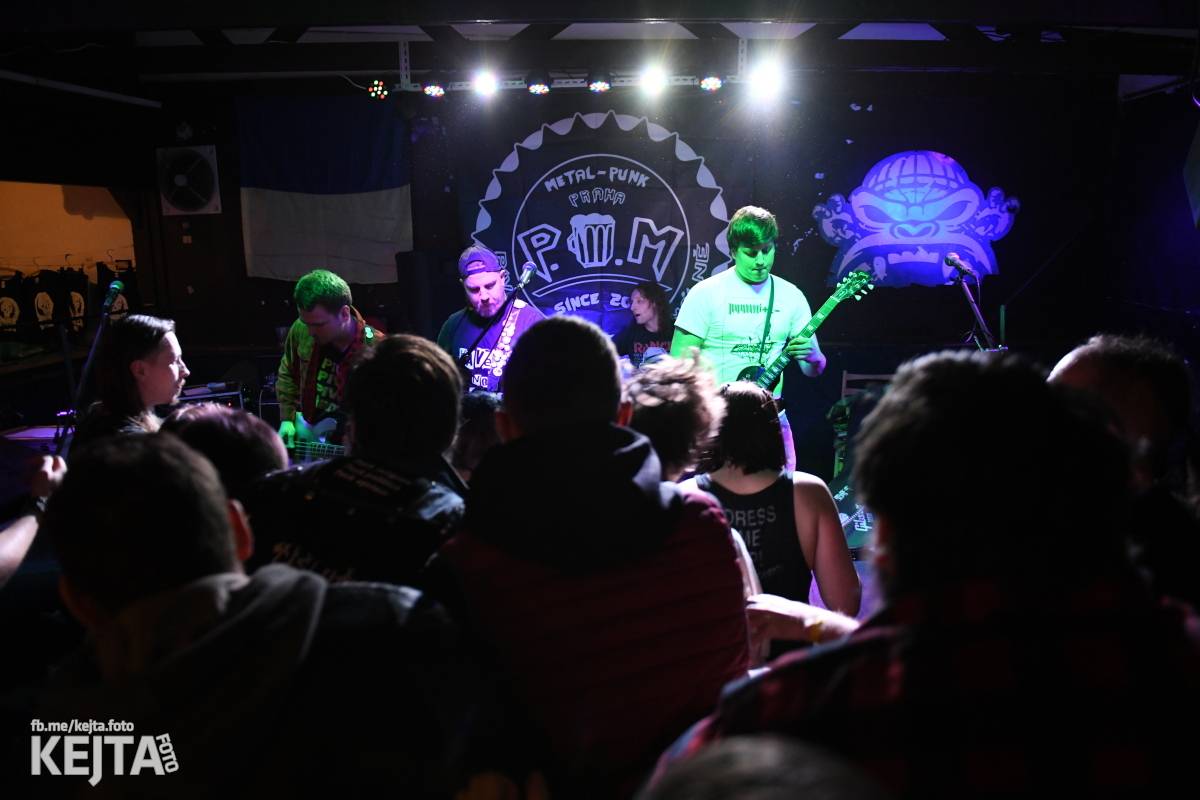 P.U.M. řádně zapili své nové album Ostuda punku, Modrá Vopice praskala ve švech