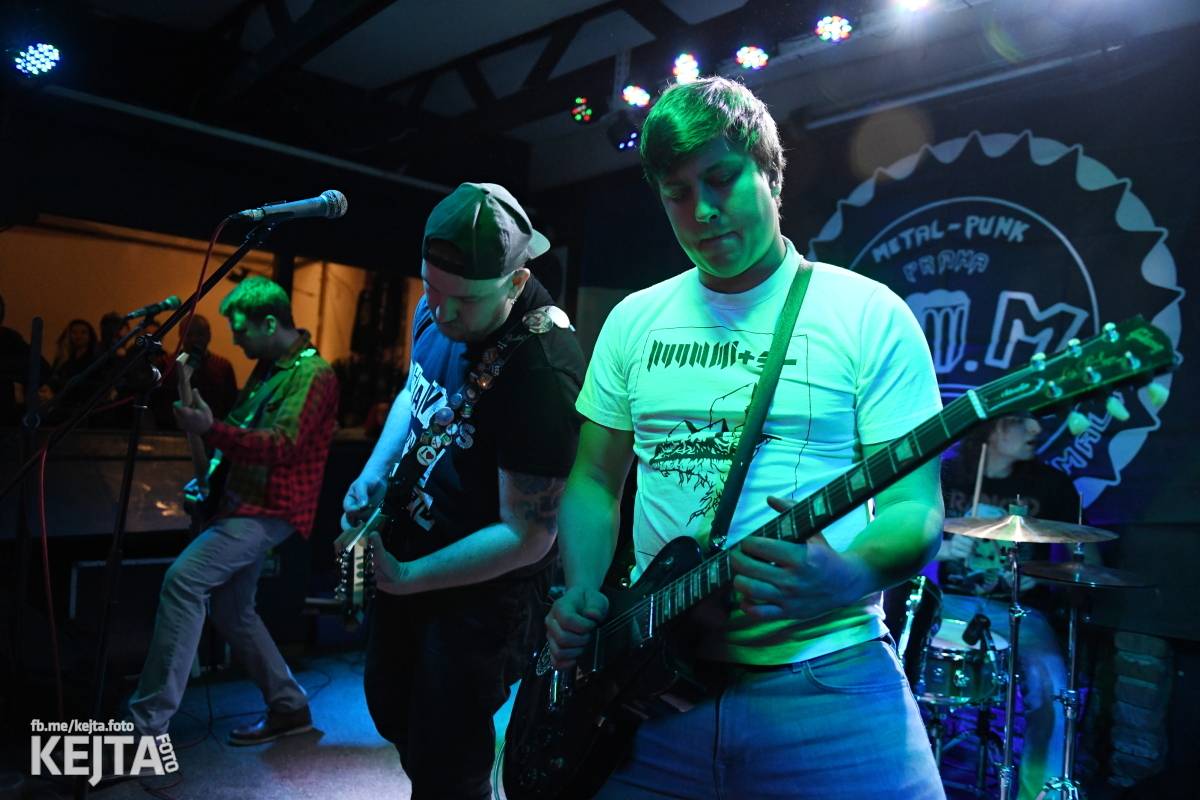 P.U.M. řádně zapili své nové album Ostuda punku, Modrá Vopice praskala ve švech