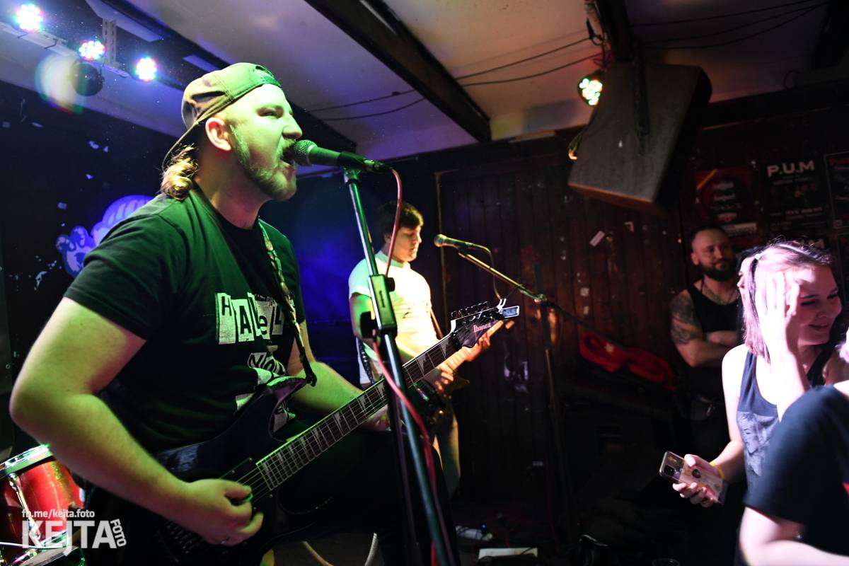 P.U.M. řádně zapili své nové album Ostuda punku, Modrá Vopice praskala ve švech