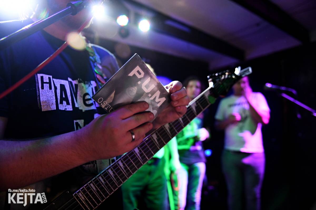 P.U.M. řádně zapili své nové album Ostuda punku, Modrá Vopice praskala ve švech