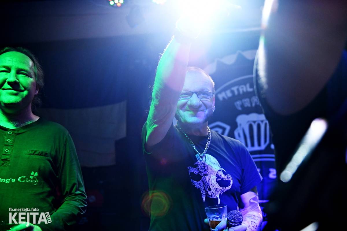 P.U.M. řádně zapili své nové album Ostuda punku, Modrá Vopice praskala ve švech