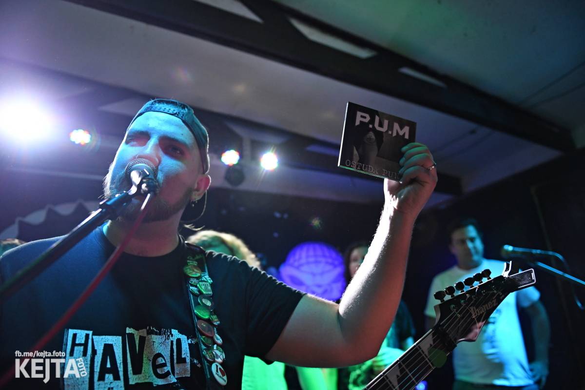 P.U.M. řádně zapili své nové album Ostuda punku, Modrá Vopice praskala ve švech