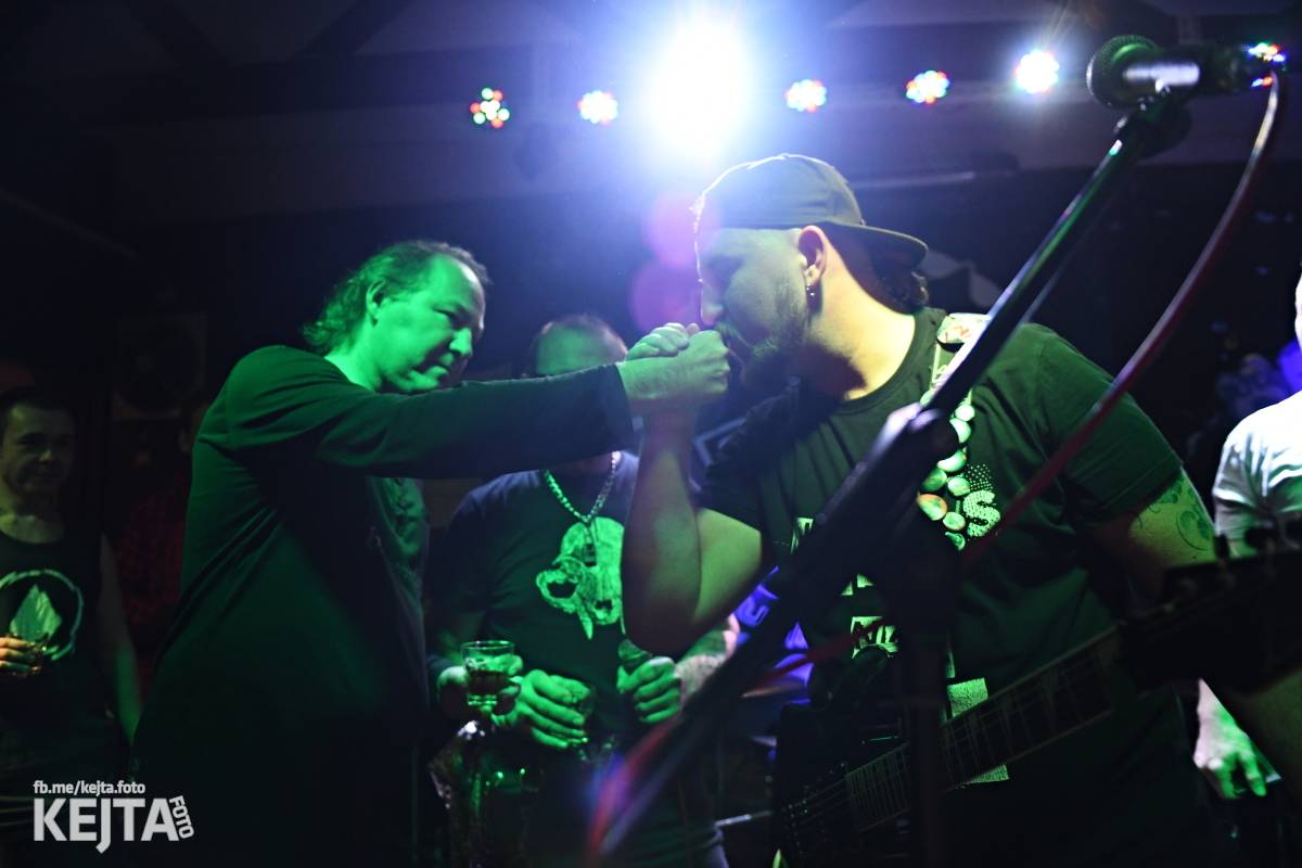 P.U.M. řádně zapili své nové album Ostuda punku, Modrá Vopice praskala ve švech