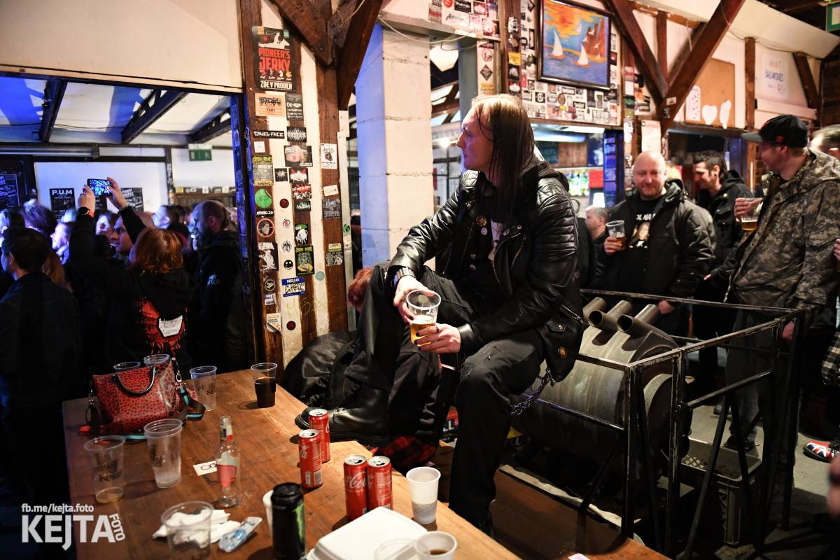 P.U.M. řádně zapili své nové album Ostuda punku, Modrá Vopice praskala ve švech