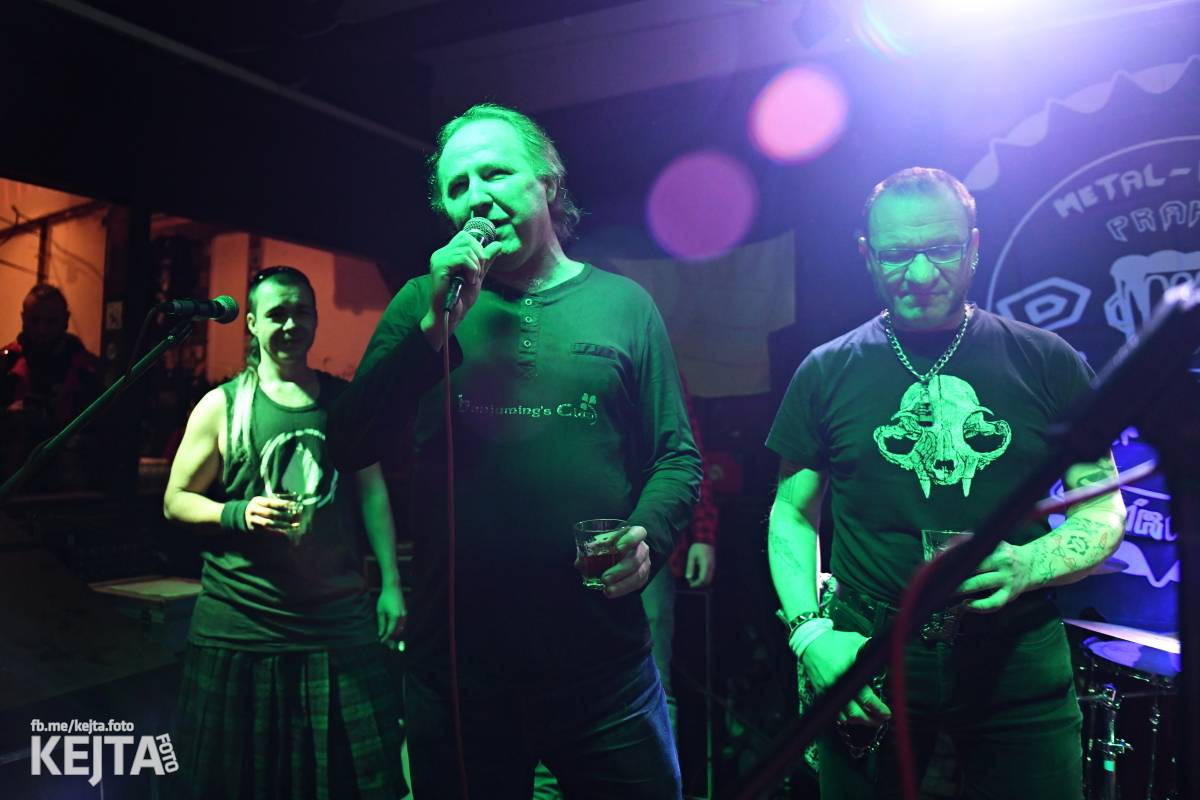 P.U.M. řádně zapili své nové album Ostuda punku, Modrá Vopice praskala ve švech