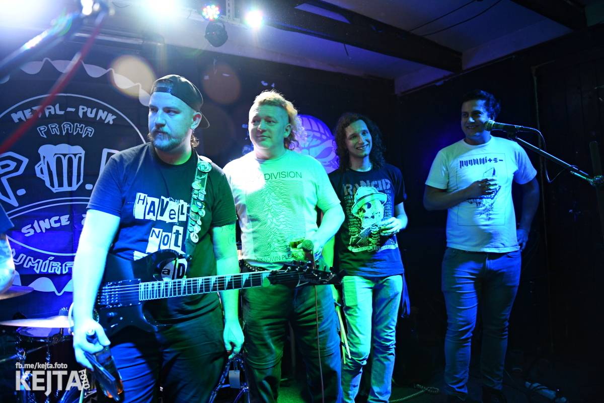 P.U.M. řádně zapili své nové album Ostuda punku, Modrá Vopice praskala ve švech