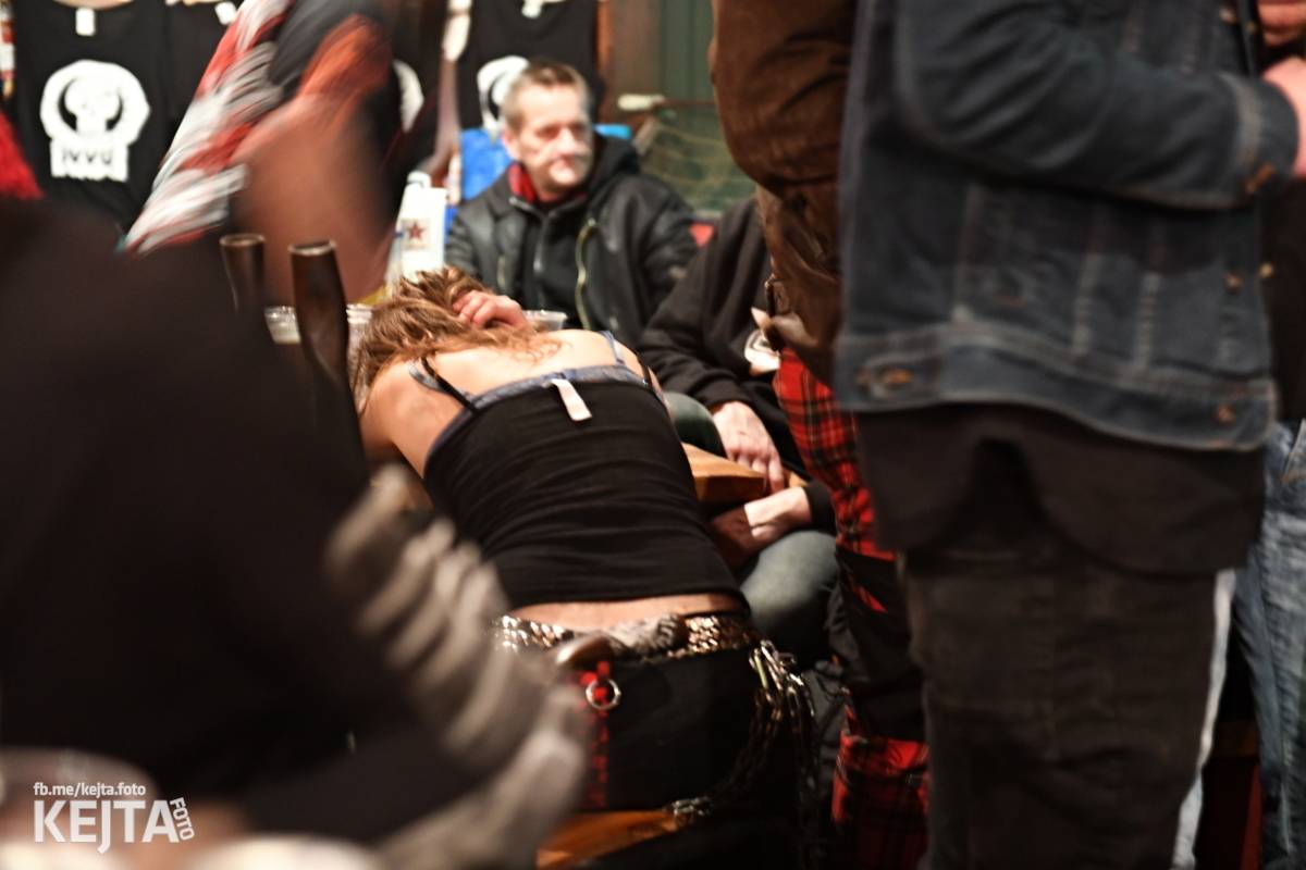 P.U.M. řádně zapili své nové album Ostuda punku, Modrá Vopice praskala ve švech