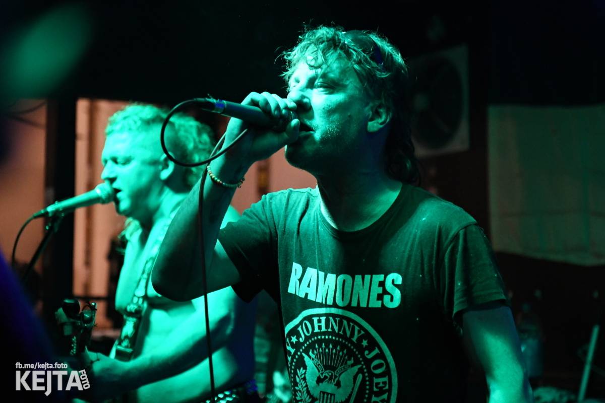 P.U.M. řádně zapili své nové album Ostuda punku, Modrá Vopice praskala ve švech