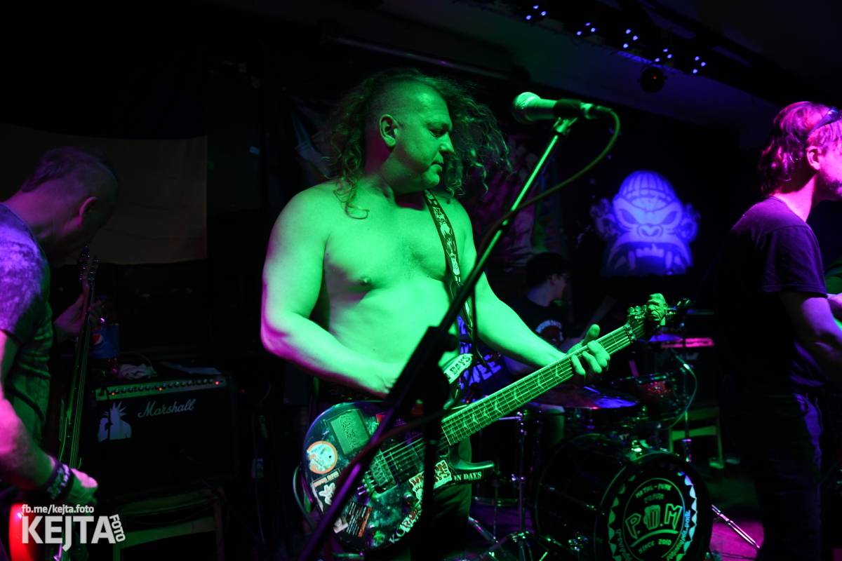 P.U.M. řádně zapili své nové album Ostuda punku, Modrá Vopice praskala ve švech