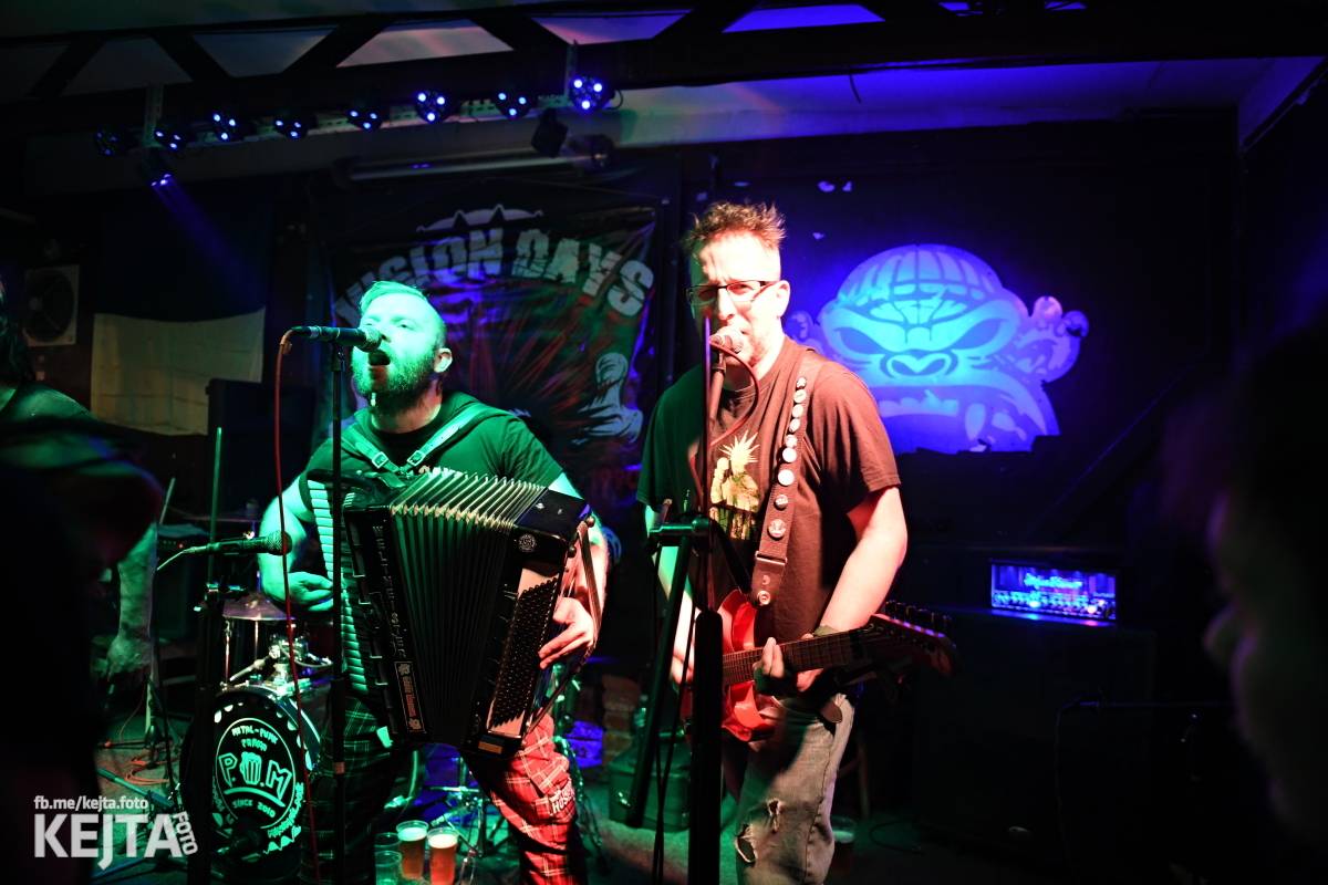 P.U.M. řádně zapili své nové album Ostuda punku, Modrá Vopice praskala ve švech