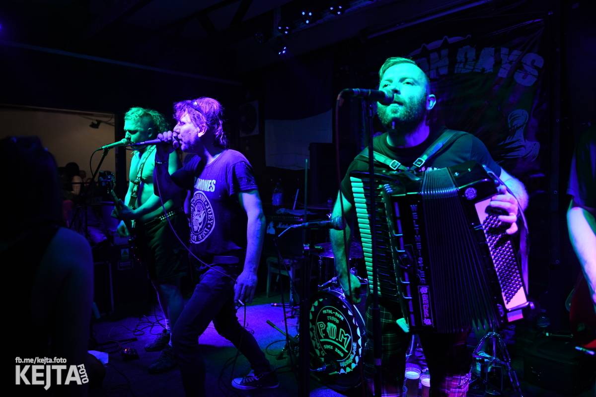 P.U.M. řádně zapili své nové album Ostuda punku, Modrá Vopice praskala ve švech