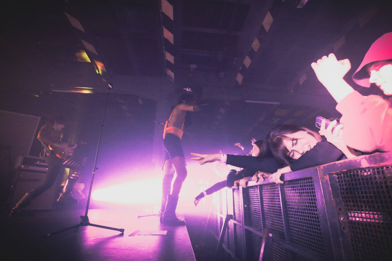 Yves Tumor & Its Band roztančili MeetFactory, přijel i multiinstrumentalista Tim Koh