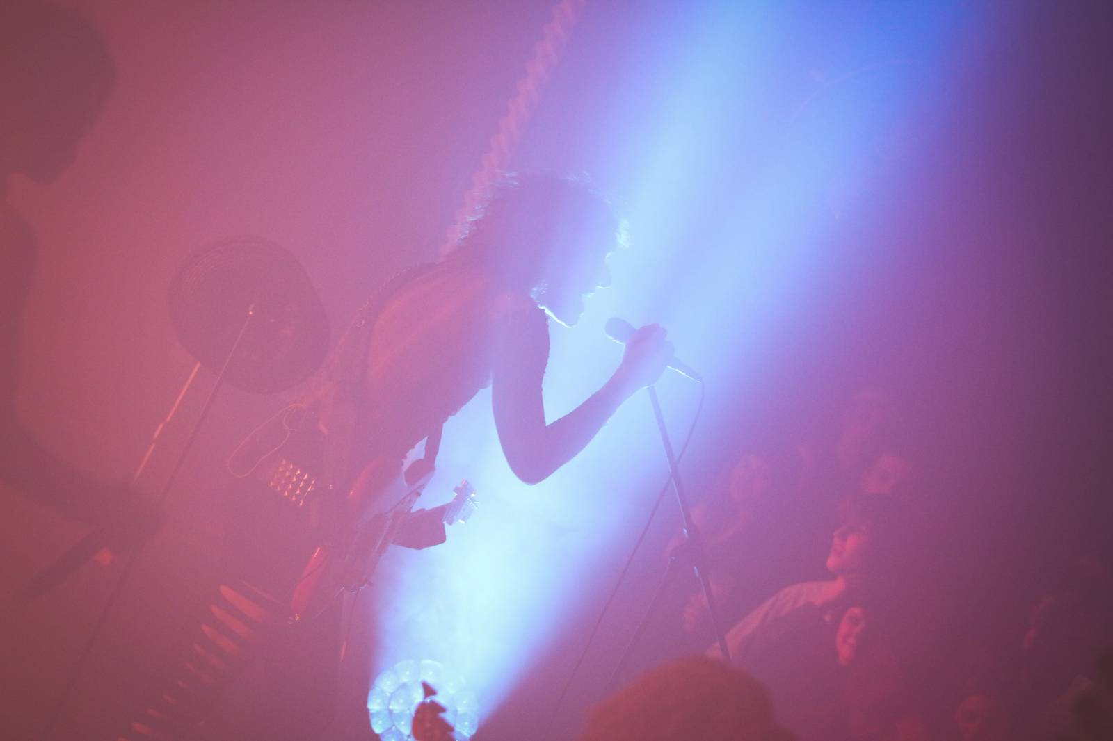 Yves Tumor & Its Band roztančili MeetFactory, přijel i multiinstrumentalista Tim Koh