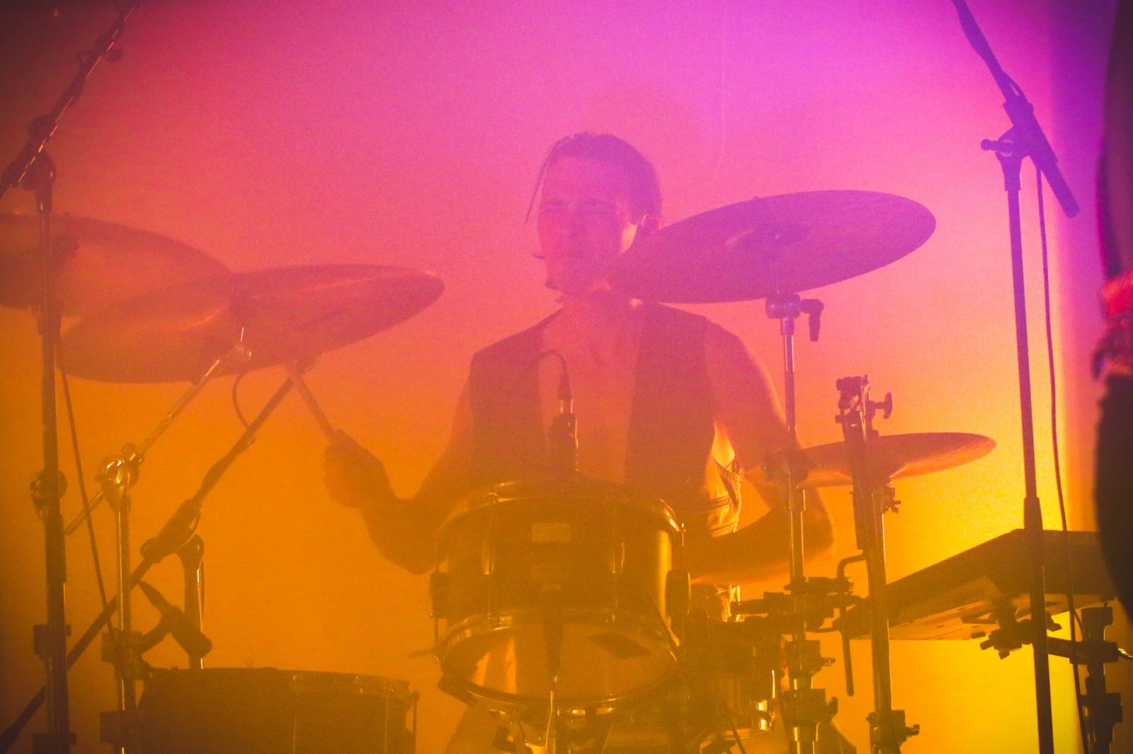 Yves Tumor & Its Band roztančili MeetFactory, přijel i multiinstrumentalista Tim Koh