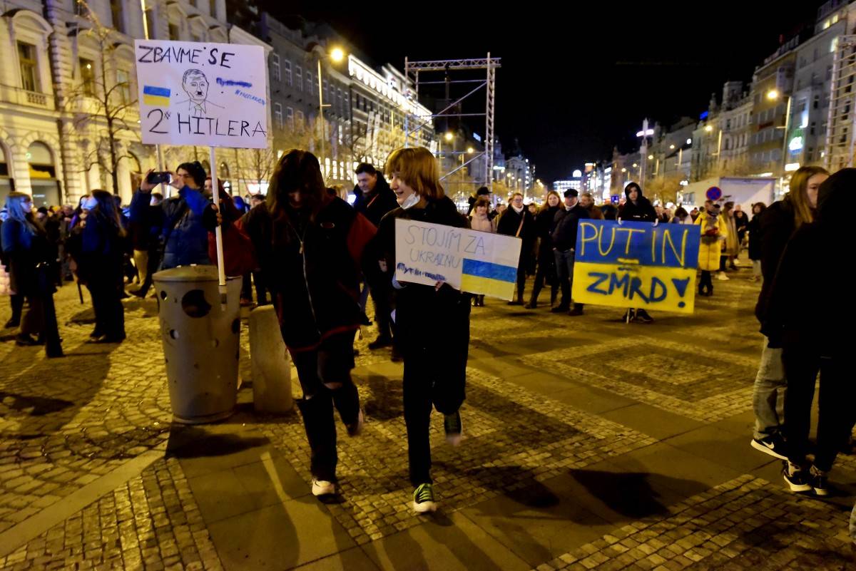 Václavské náměstí myslelo na Ukrajinu, vystoupili Mig 21 či Tomáš Klus, dorazil i Chris Jagger