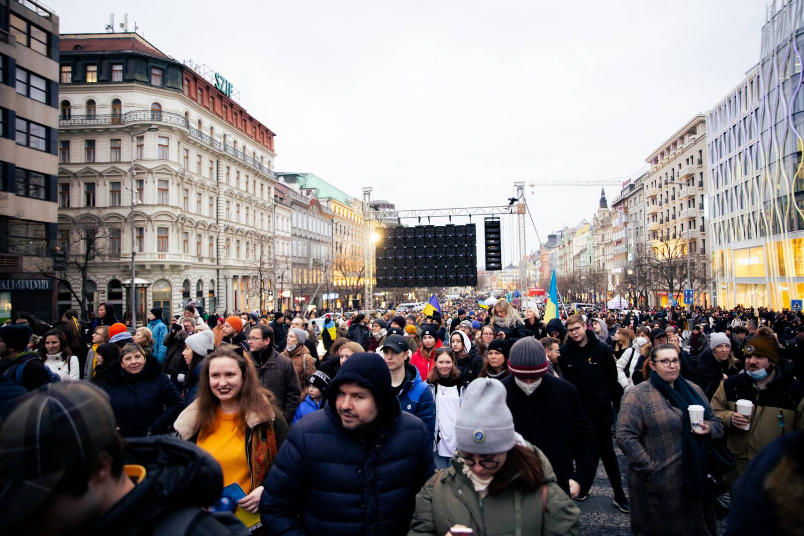 Václavské náměstí se opět zaplnilo, promluvil ukrajinský prezident