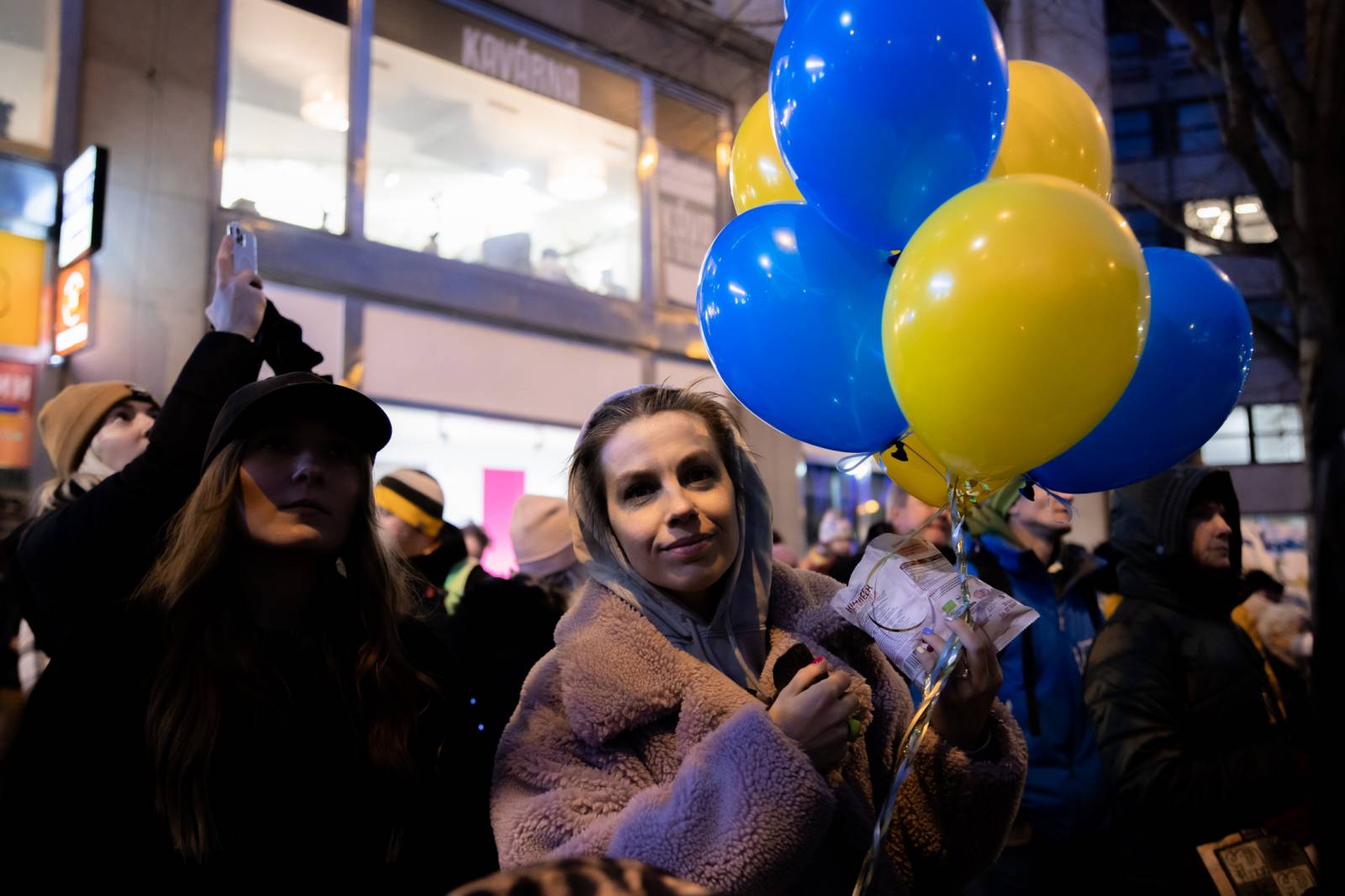 Václavské náměstí se opět zaplnilo, promluvil ukrajinský prezident