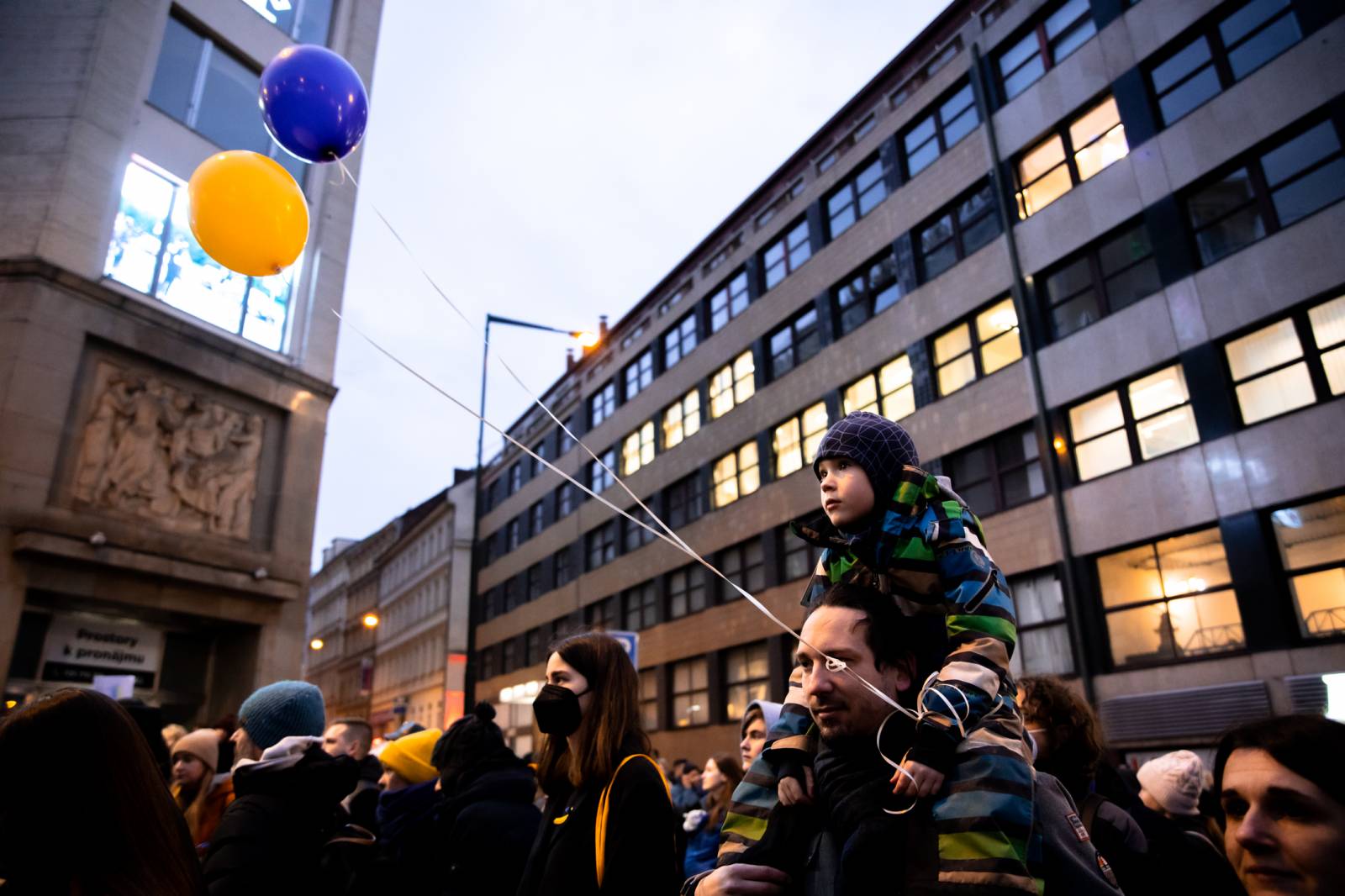 Václavské náměstí se opět zaplnilo, promluvil ukrajinský prezident