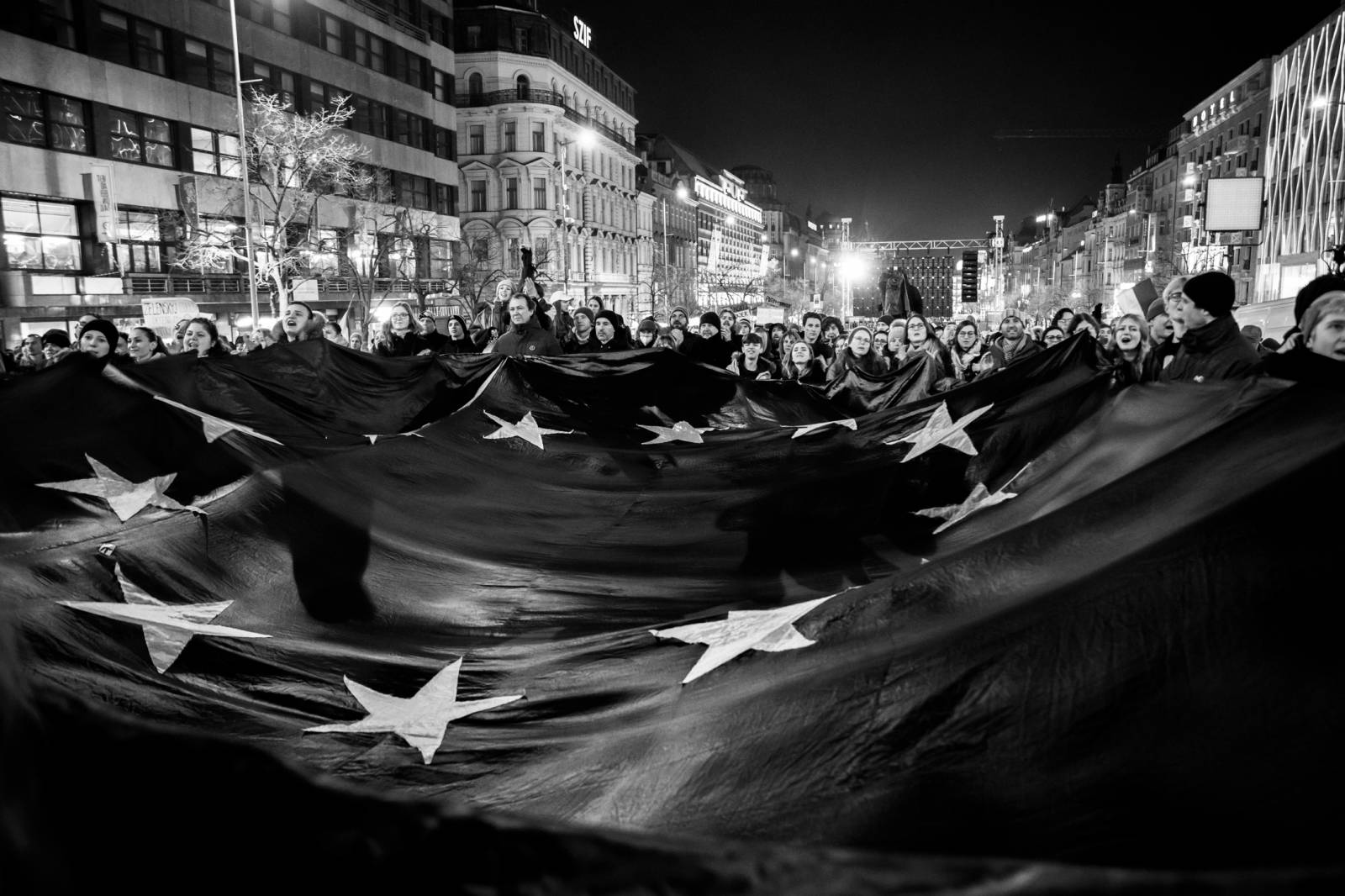 Václavské náměstí se opět zaplnilo, promluvil ukrajinský prezident