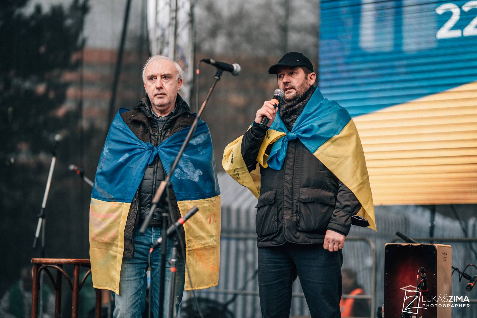 Srdcovka uspořádala na Proseku koncert pro Ukrajinu, vystoupili Adam Mišík, O5 a Radeček nebo Support Lesbiens