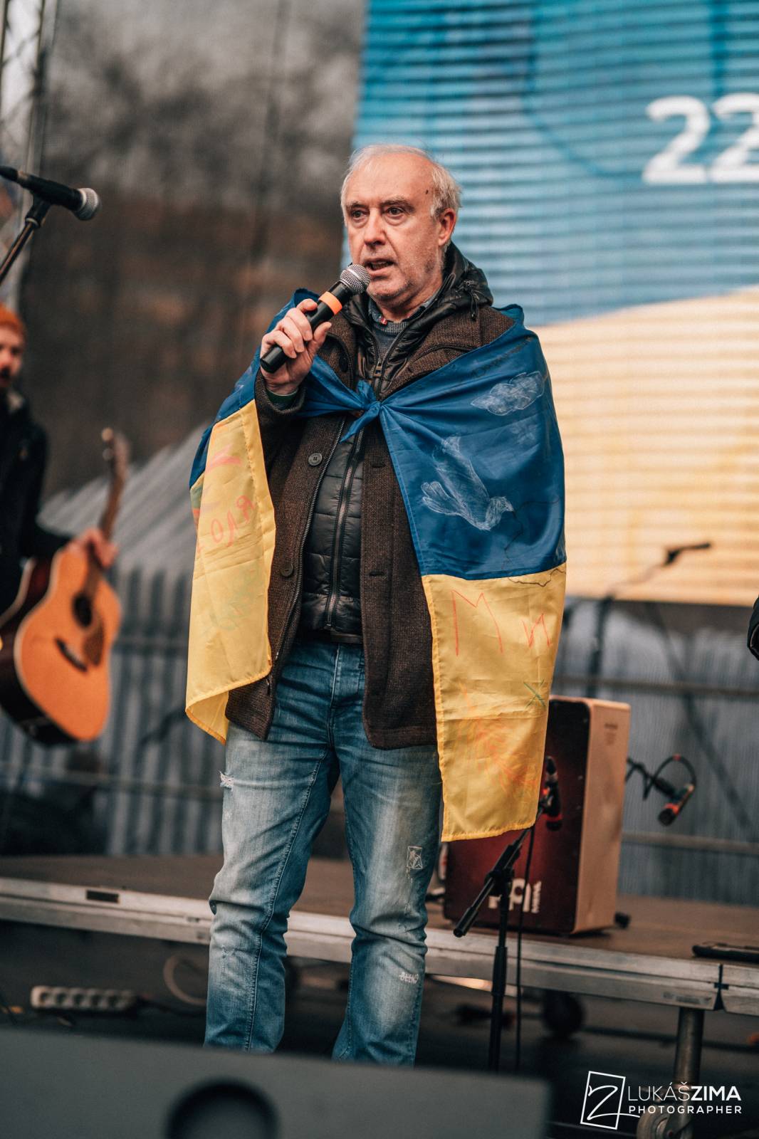 Srdcovka uspořádala na Proseku koncert pro Ukrajinu, vystoupili Adam Mišík, O5 a Radeček nebo Support Lesbiens