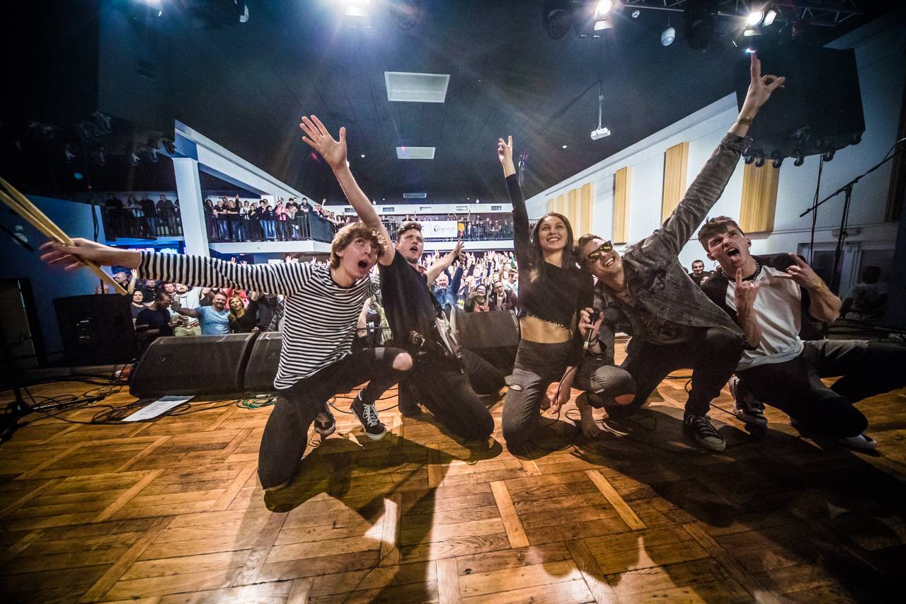 Wohnout zaplnili plzeňskou Šeříkovku, předskakovali jim Jamaron