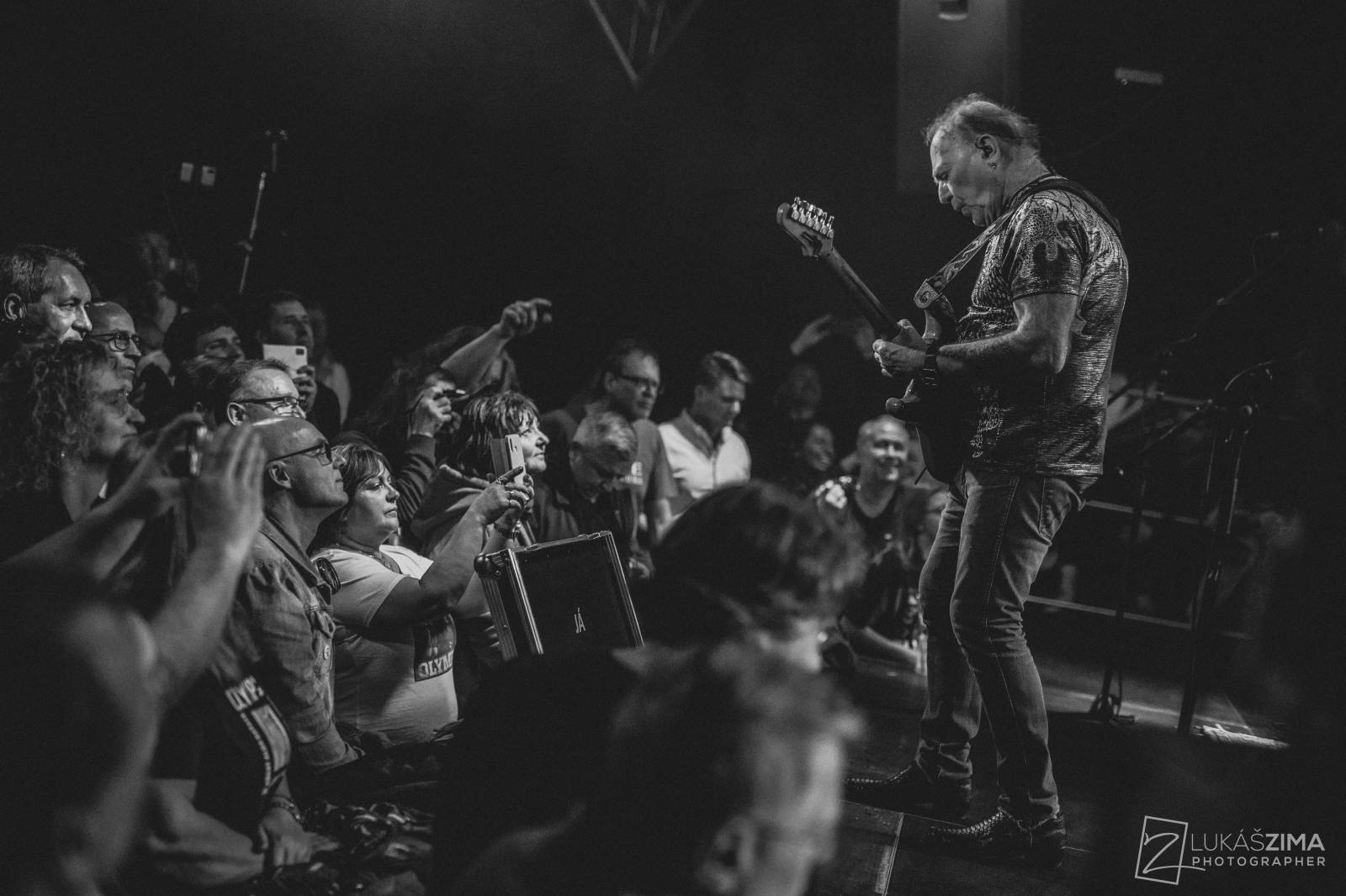 Olympic zaplnil pražský Distrikt7, zazněly hity i písně z aktuální desky