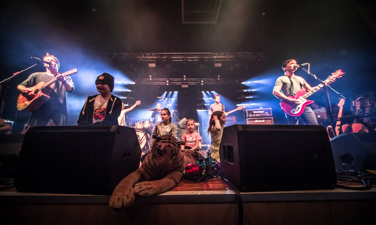 Tomáš Klus prozradil Plzni svá tajemství, předskakoval mu Jan Jelen Band