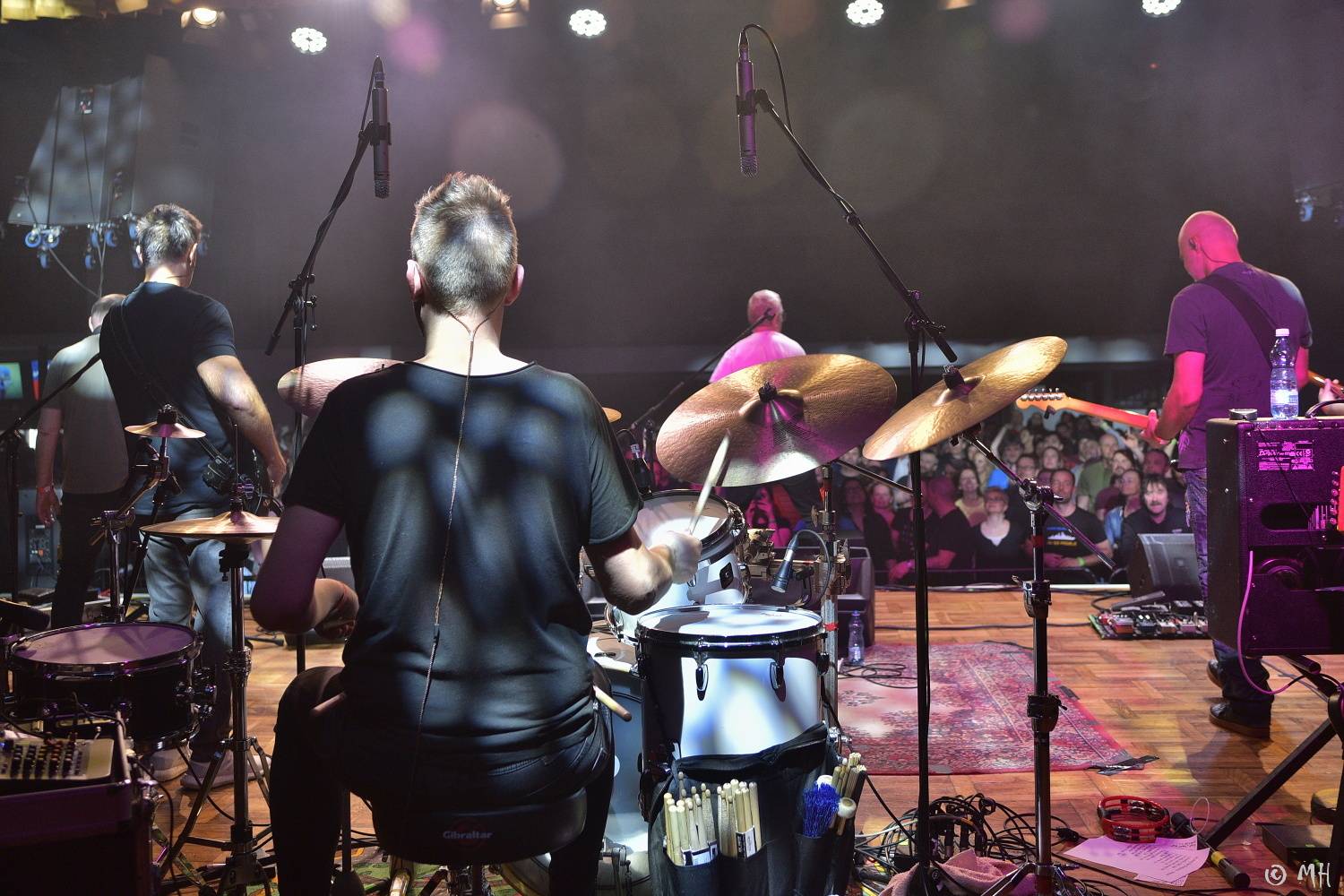 Konec streamů, zase se hraje živě. Mňága a Žďorp přivezla do Plzně skvělou energii