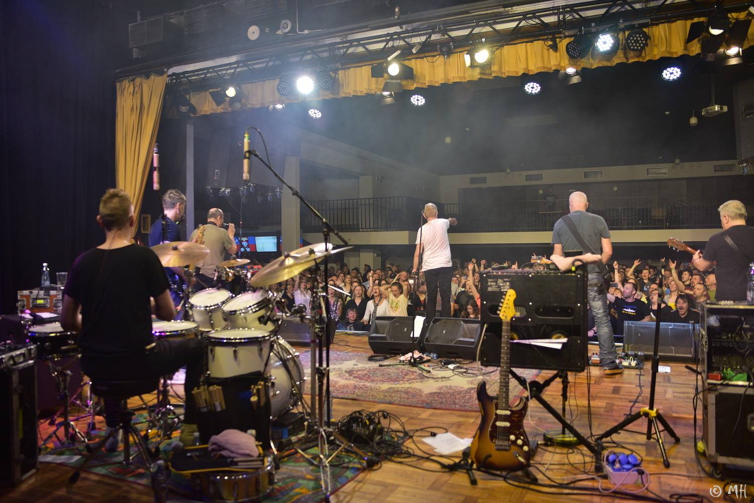 Konec streamů, zase se hraje živě. Mňága a Žďorp přivezla do Plzně skvělou energii