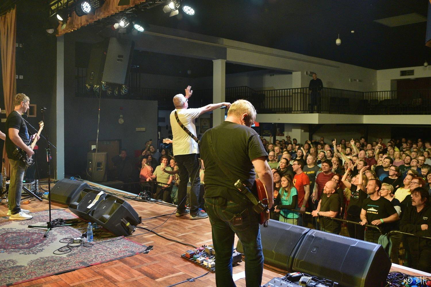 Konec streamů, zase se hraje živě. Mňága a Žďorp přivezla do Plzně skvělou energii