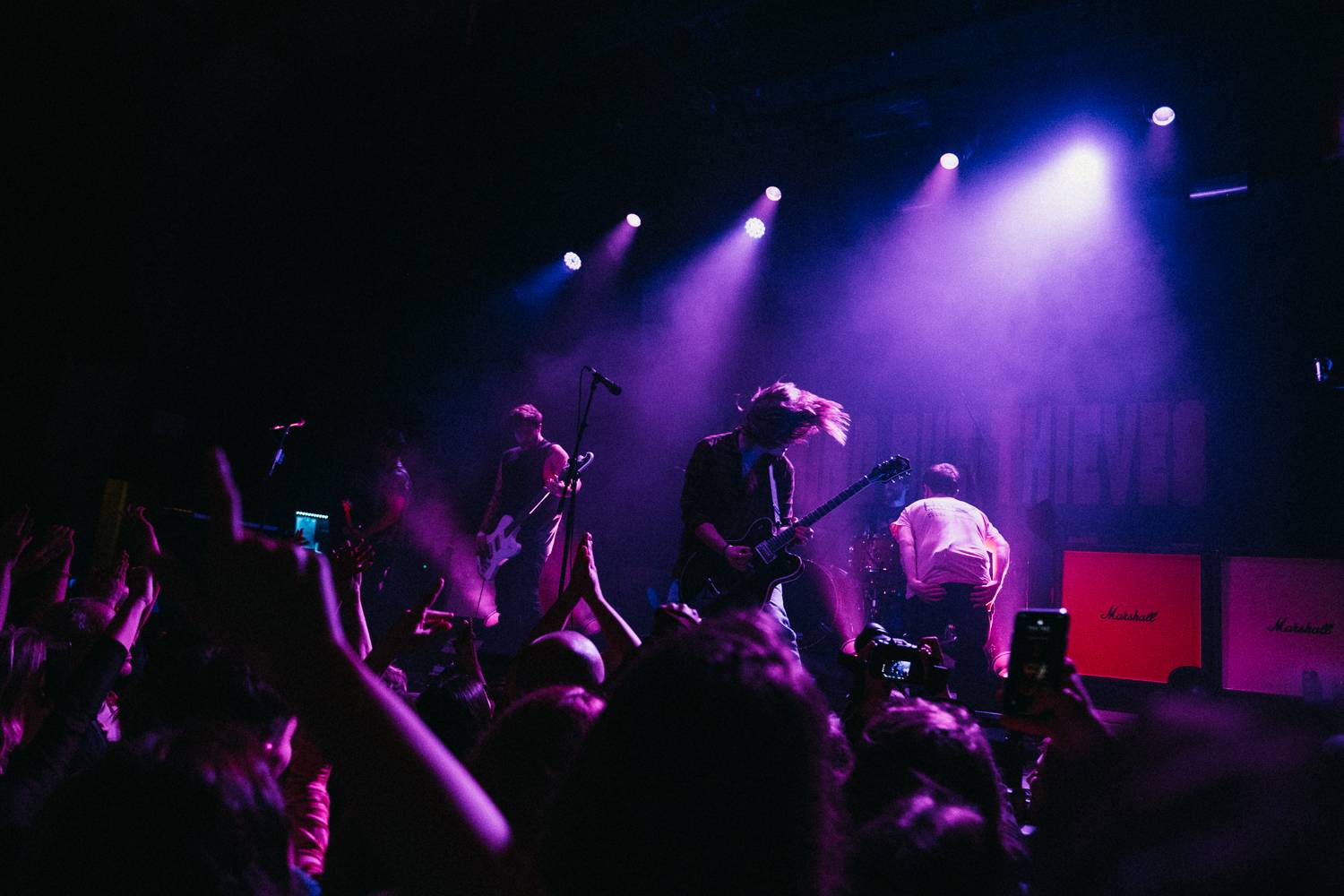 Nothing But Thieves si ukradli srdce českých fanoušků