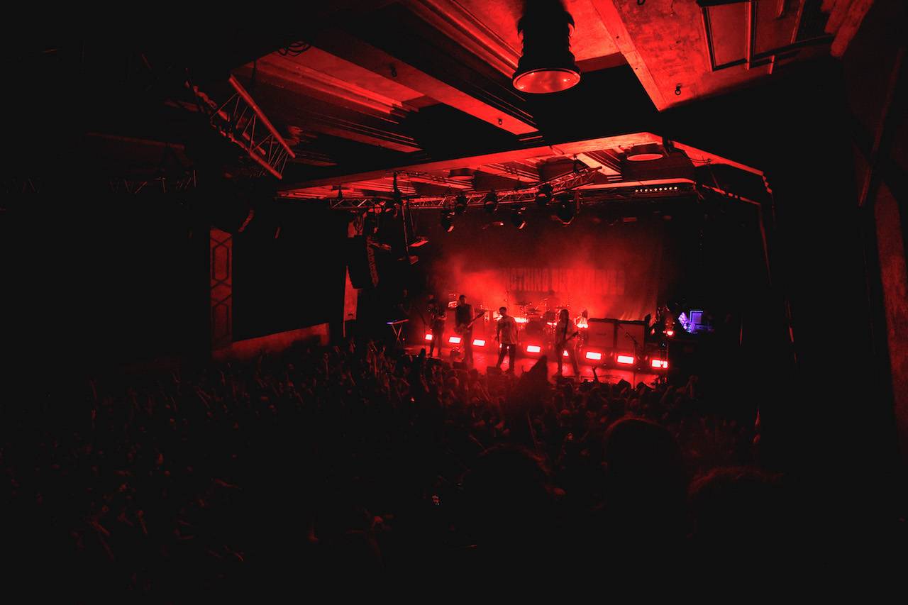 Nothing But Thieves podruhé odpálili pražské Roxy
