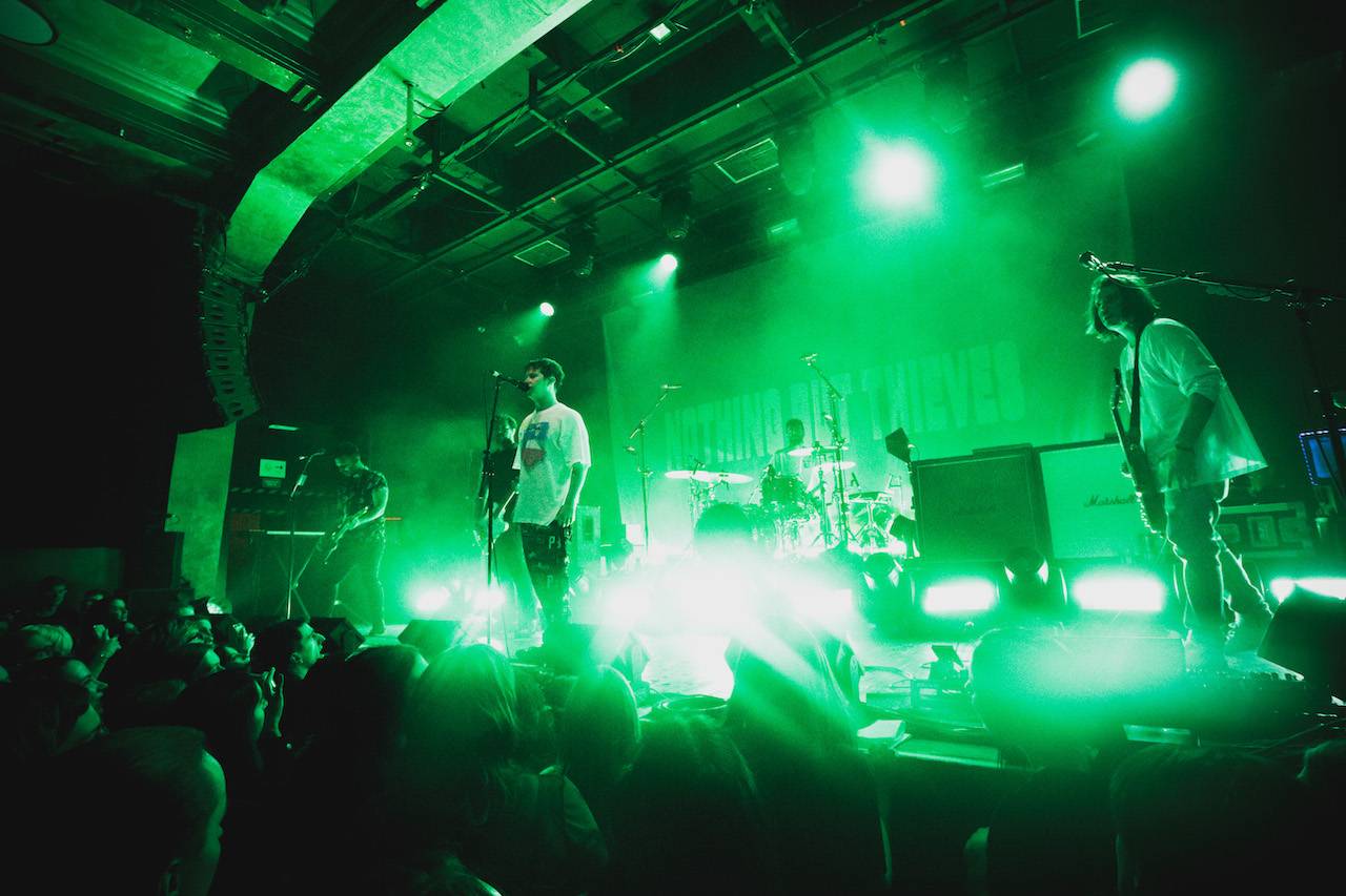 Nothing But Thieves podruhé odpálili pražské Roxy