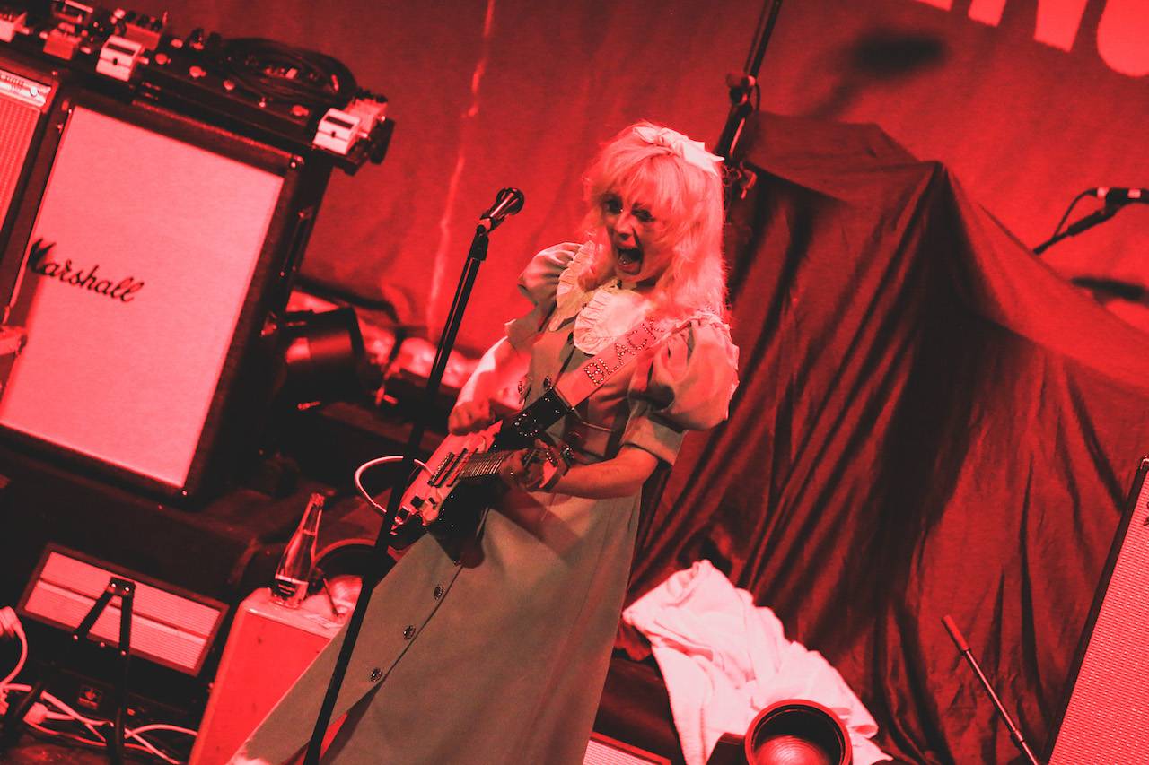 Nothing But Thieves podruhé odpálili pražské Roxy