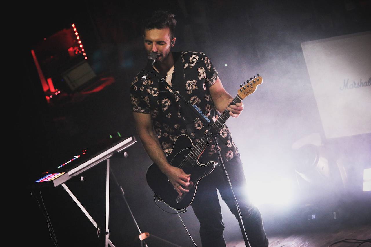 Nothing But Thieves podruhé odpálili pražské Roxy