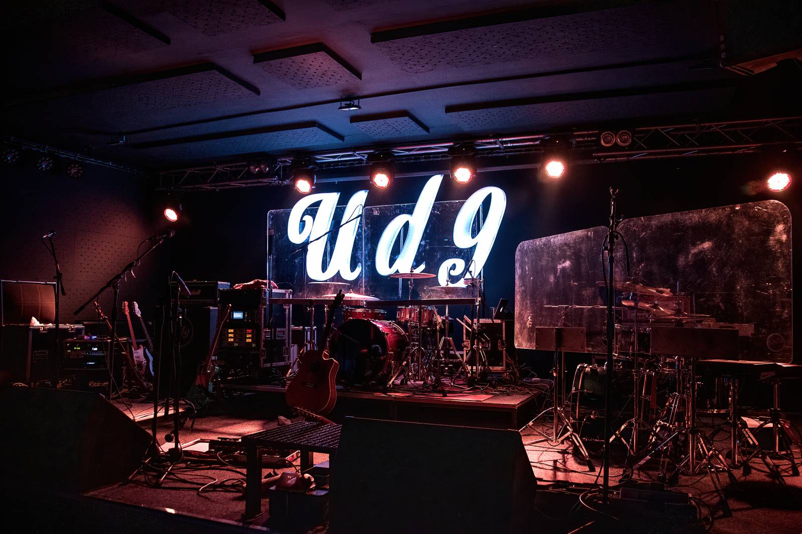 UDG se po více než dvou letech vrátili do klubů, s Robin Moodem odstartovali v Chrudimi své Přístav tour