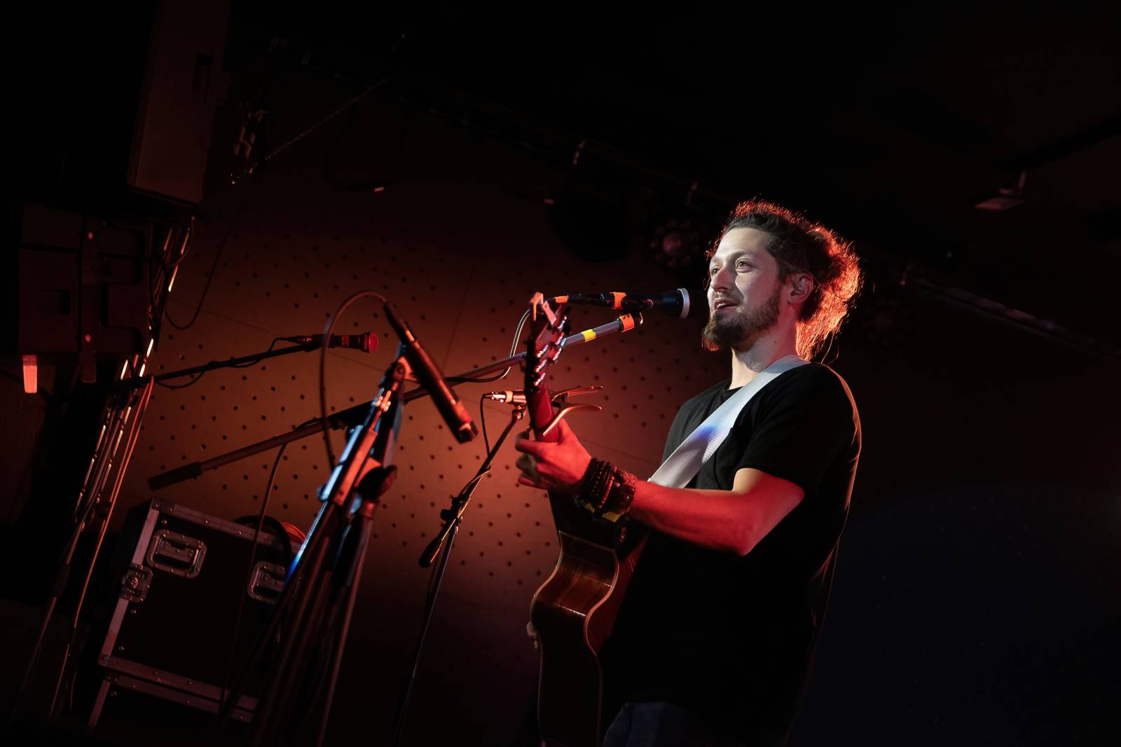 UDG se po více než dvou letech vrátili do klubů, s Robin Moodem odstartovali v Chrudimi své Přístav tour