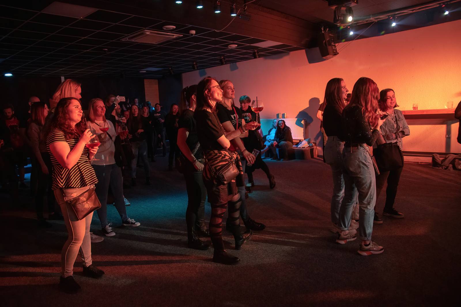 UDG se po více než dvou letech vrátili do klubů, s Robin Moodem odstartovali v Chrudimi své Přístav tour