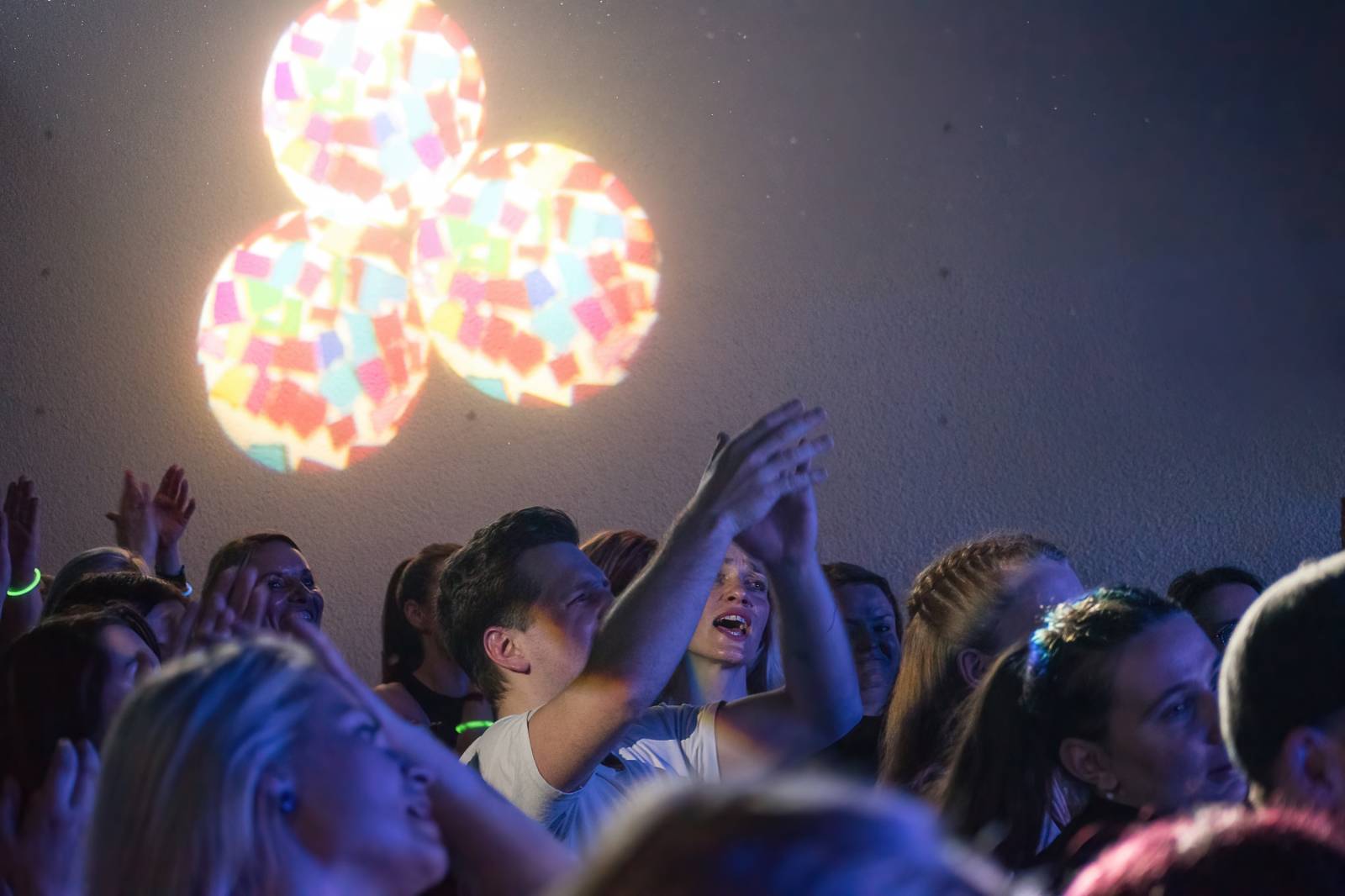 UDG se po více než dvou letech vrátili do klubů, s Robin Moodem odstartovali v Chrudimi své Přístav tour