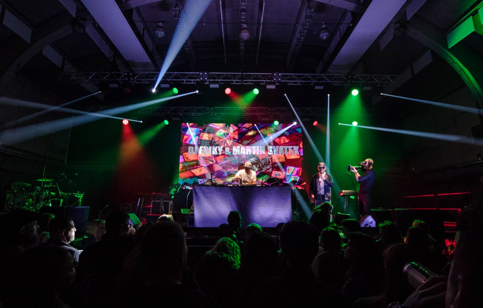 Dojemné vzpomínání na Mira Žbirku a Davida Stypku i polibek Matěje Rupperta s Xavierem Baumaxou. Takový byl 30. ročník Žebříku