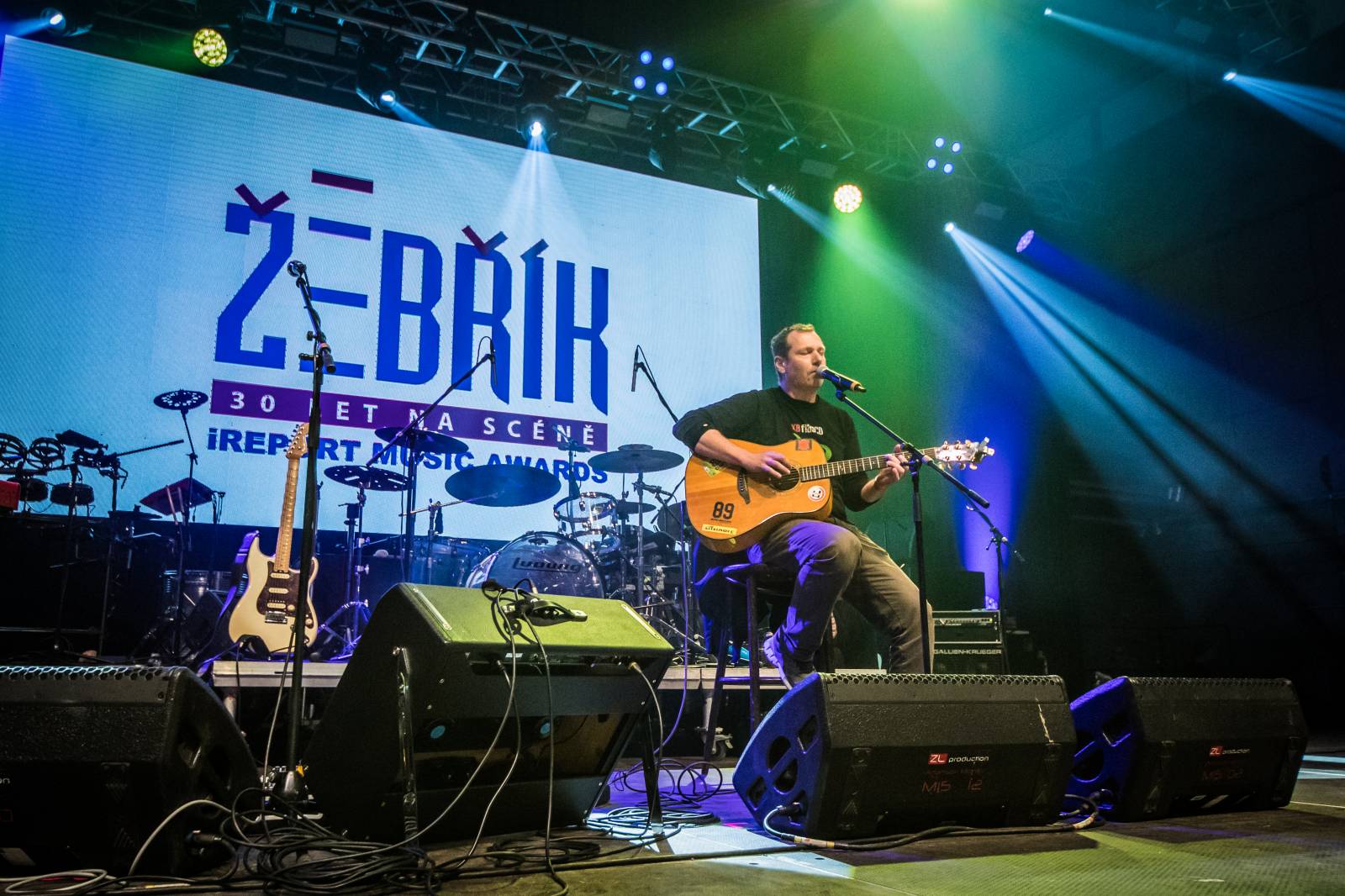 Dojemné vzpomínání na Mira Žbirku a Davida Stypku i polibek Matěje Rupperta s Xavierem Baumaxou. Takový byl 30. ročník Žebříku