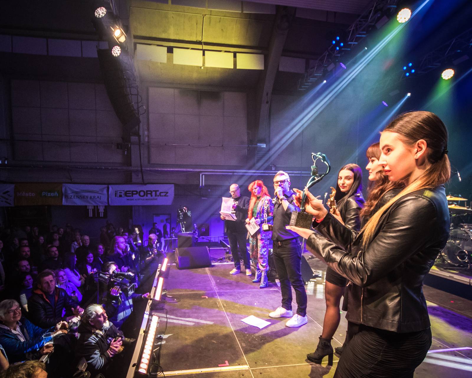 Dojemné vzpomínání na Mira Žbirku a Davida Stypku i polibek Matěje Rupperta s Xavierem Baumaxou. Takový byl 30. ročník Žebříku