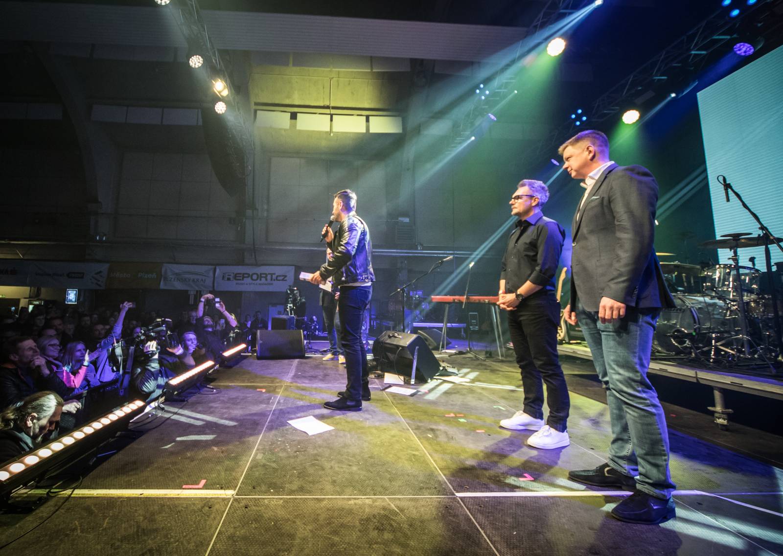 Dojemné vzpomínání na Mira Žbirku a Davida Stypku i polibek Matěje Rupperta s Xavierem Baumaxou. Takový byl 30. ročník Žebříku